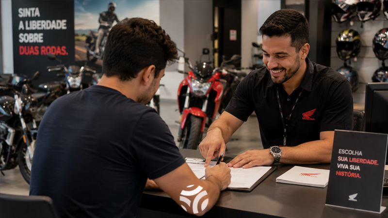 Melhor banco para financiar moto e os fatores que podem ajudar você a conseguir taxas mais competitivas e melhores condições de crédito